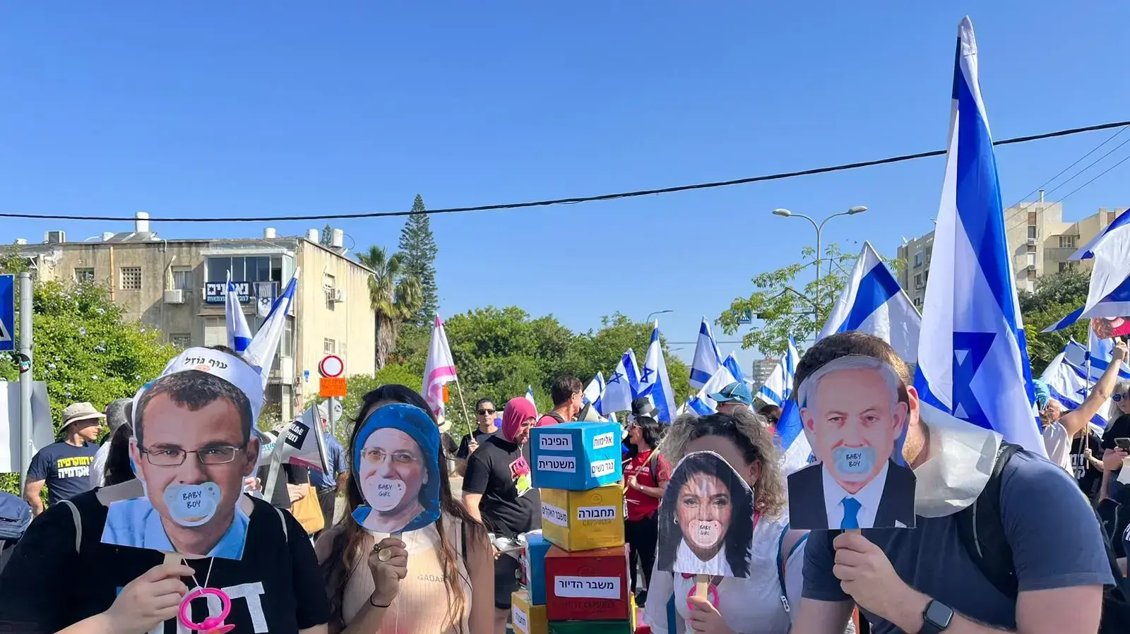 צעדת הסטודנטים והמרצים מאוניברסיטת תל אביב לכיוון מרכז העיר צעדת הסטודנטים והמרצים מאוניברסיטת תל אביב לכיוון מרכז העיר
