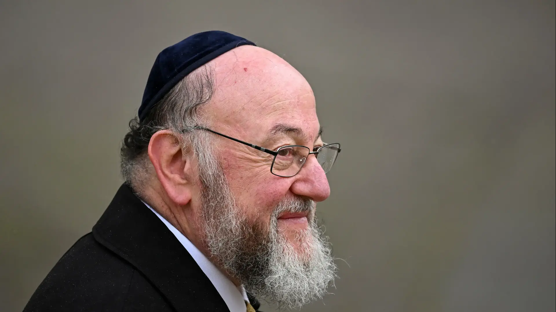 הרב הראשי של בריטניה אפרים מירוויס באירוע הכתרת המלך צ'ארלס, 6 במאי 2023 הרב הראשי של בריטניה אפרים מירוויס באירוע הכתרת המלך צ'ארלס, 6 במאי 2023