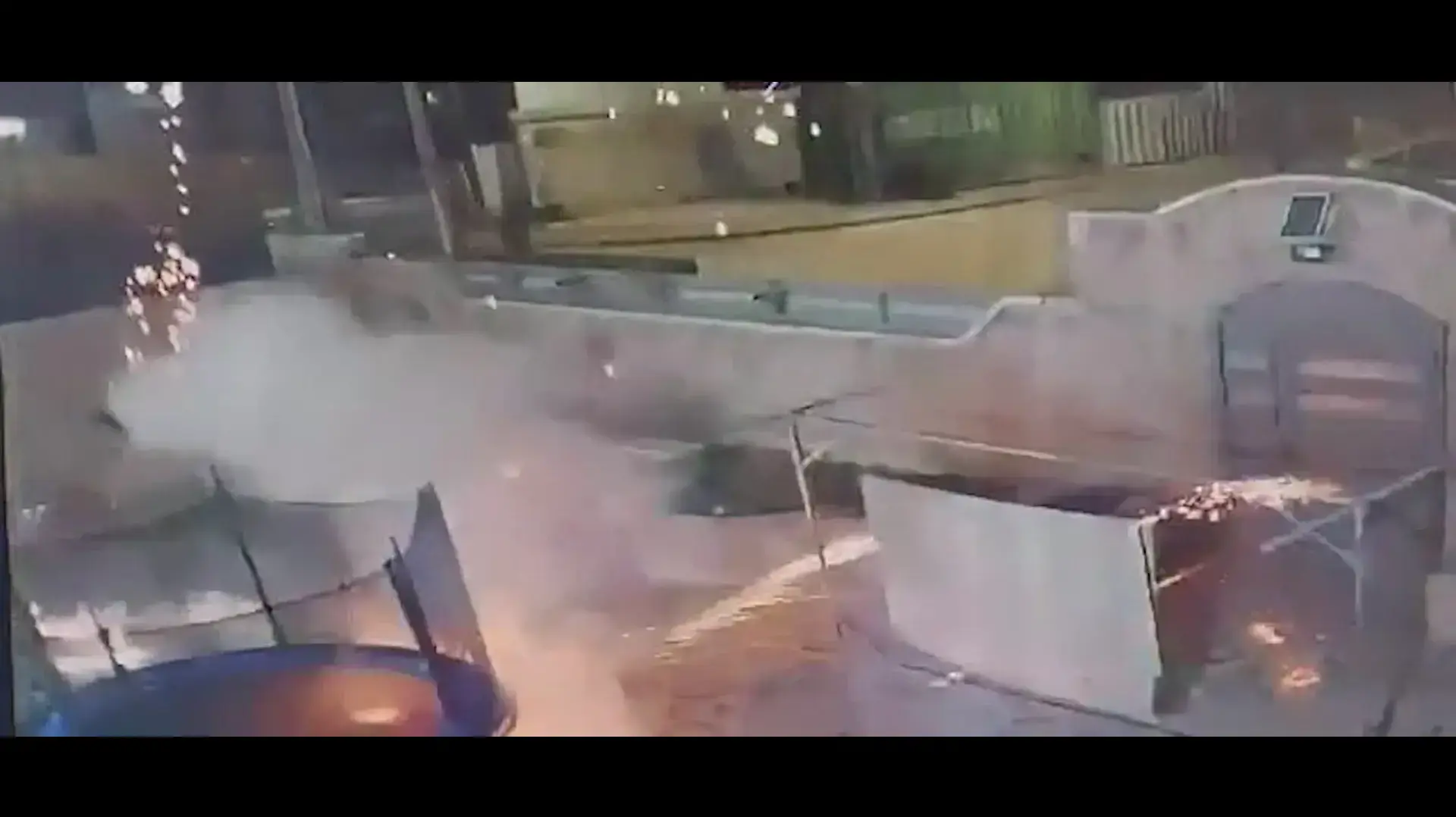 נקמת הזיקוקים: העיר לשכן ו"זכה" למופע פרטי במרפסת
07.05.23