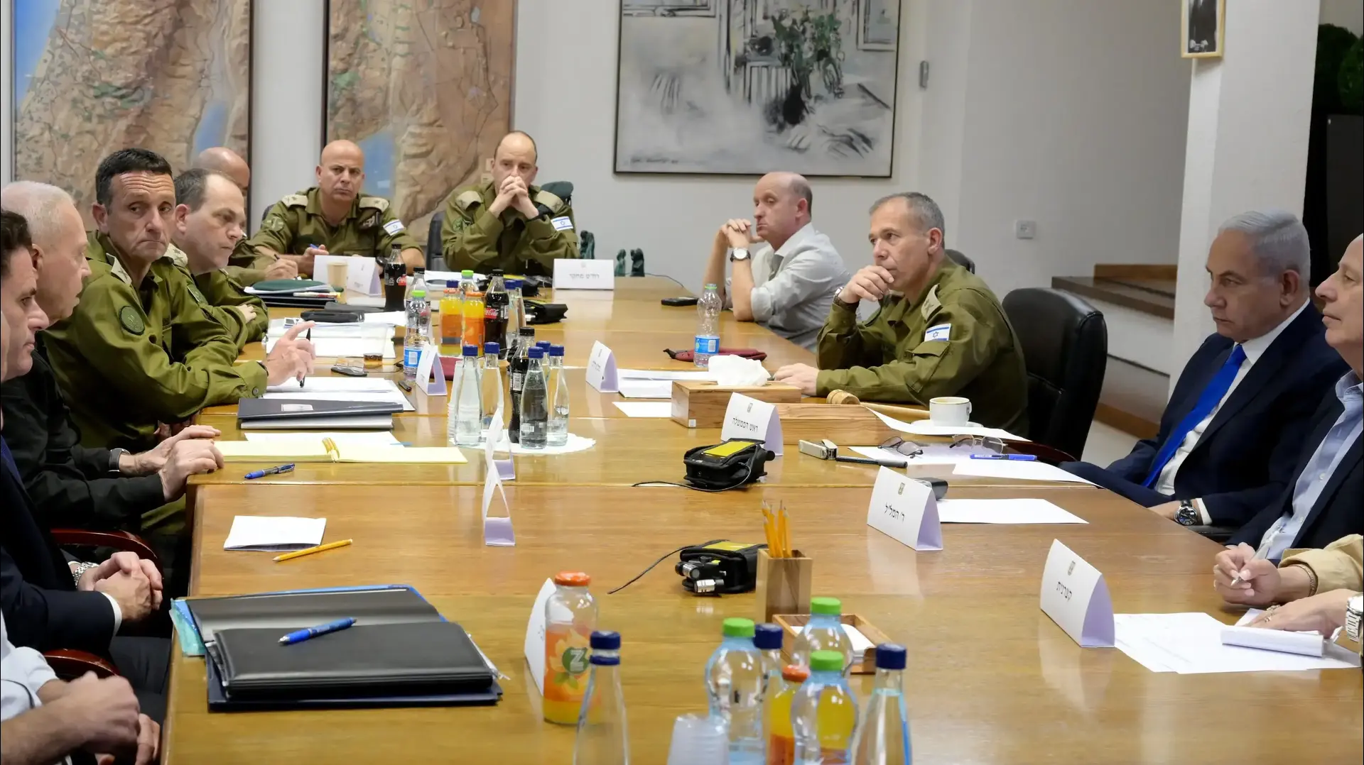 ראש הממשלה בנימין נתניהו בהערכת מצב ביטחונית בקריה בתל אביב . 9 במאי 2023 ראש הממשלה בנימין נתניהו בהערכת מצב ביטחונית בקריה בתל אביב . 9 במאי 2023