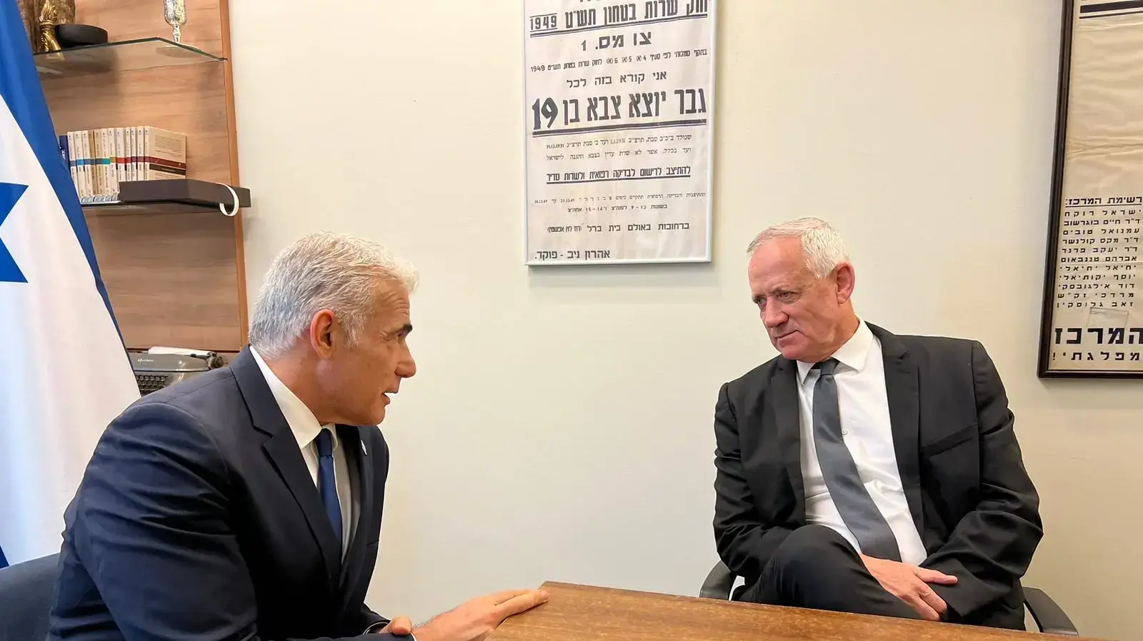 ראש האופוזיציה יאיר לפיד ויו״ר המחנה הממלכתי בני גנץ נפגשו היום בכנסת. 10 במאי 2023