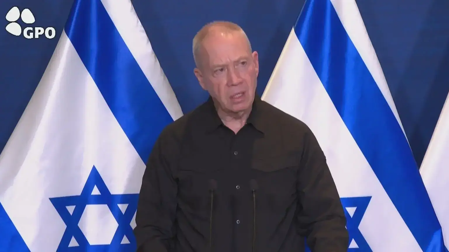 יואב גלנט בהצהרה לתקשורת במהלך מבצע מגן וחץ. 10 במאי 2023 יואב גלנט בהצהרה לתקשורת במהלך מבצע מגן וחץ. 10 במאי 2023