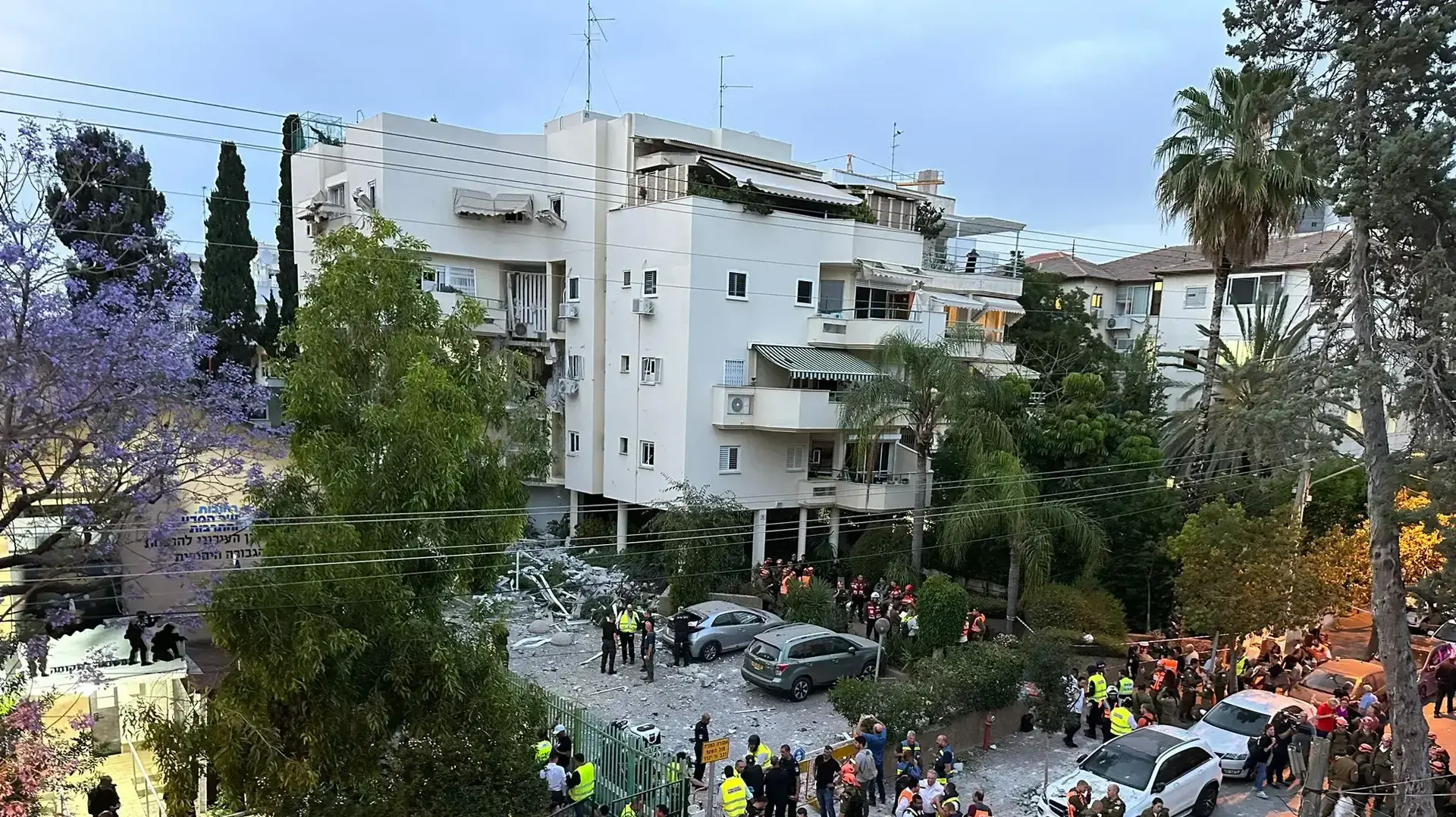זירת נפילת רקטה על בית, רחובות, 11 במאי 2023 זירת נפילת רקטה על בית, רחובות, 11 במאי 2023