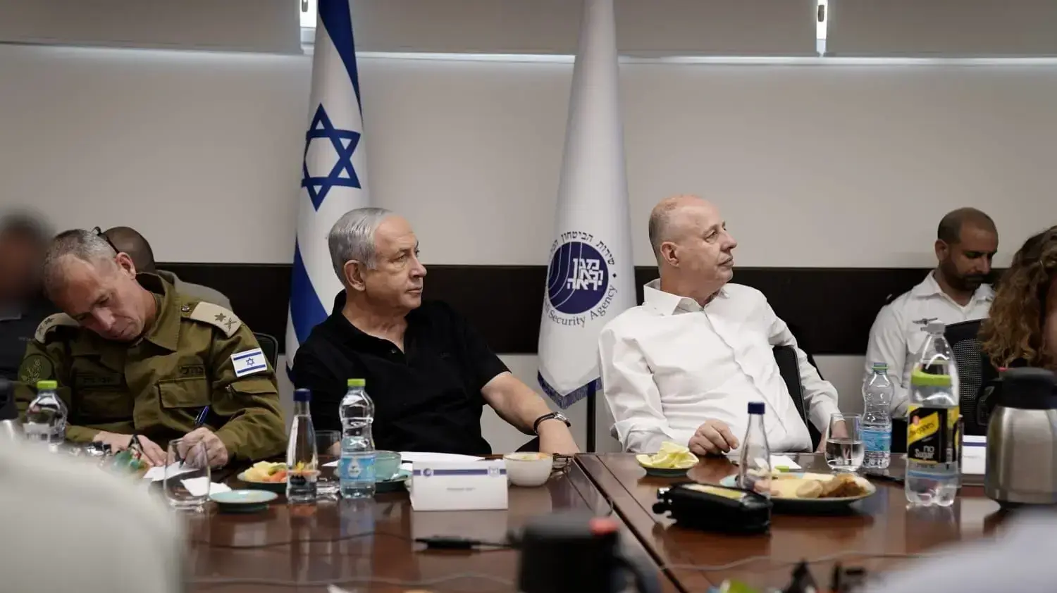 בנימין נתניהו בהערכת מצב בטחונית בנימין נתניהו בהערכת מצב בטחונית