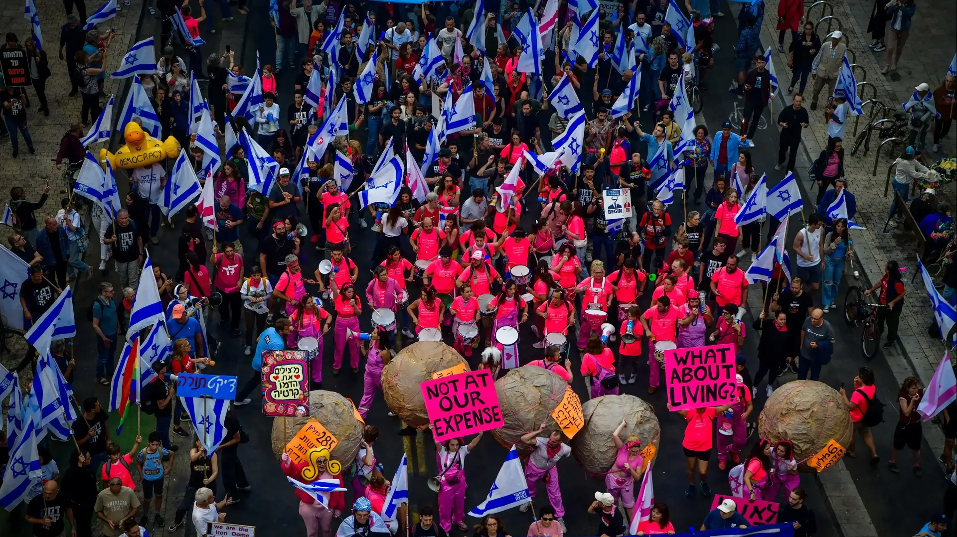 הפגנה נגד המהפכה המשפטית, קפלן , תל אביב. 13 במאי 2023 הפגנה נגד המהפכה המשפטית, קפלן , תל אביב. 13 במאי 2023