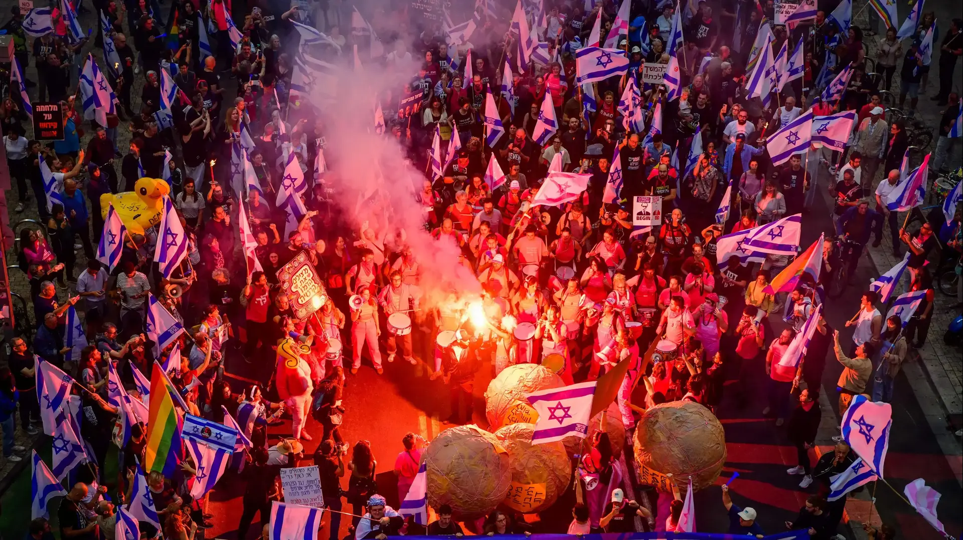 הפגנה נגד המהפכה המשפטית, קפלן , תל אביב. 13 במאי 2023 הפגנה נגד המהפכה המשפטית, קפלן , תל אביב. 13 במאי 2023