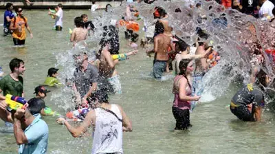 מלחמת מים בכיכר רבין 2007