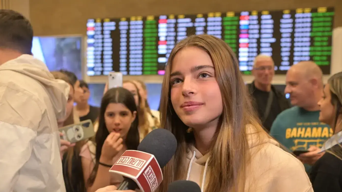 נועה קירל נחתה בנתב"ג. 15 במאי 2023 נועה קירל נחתה בנתב"ג. 15 במאי 2023