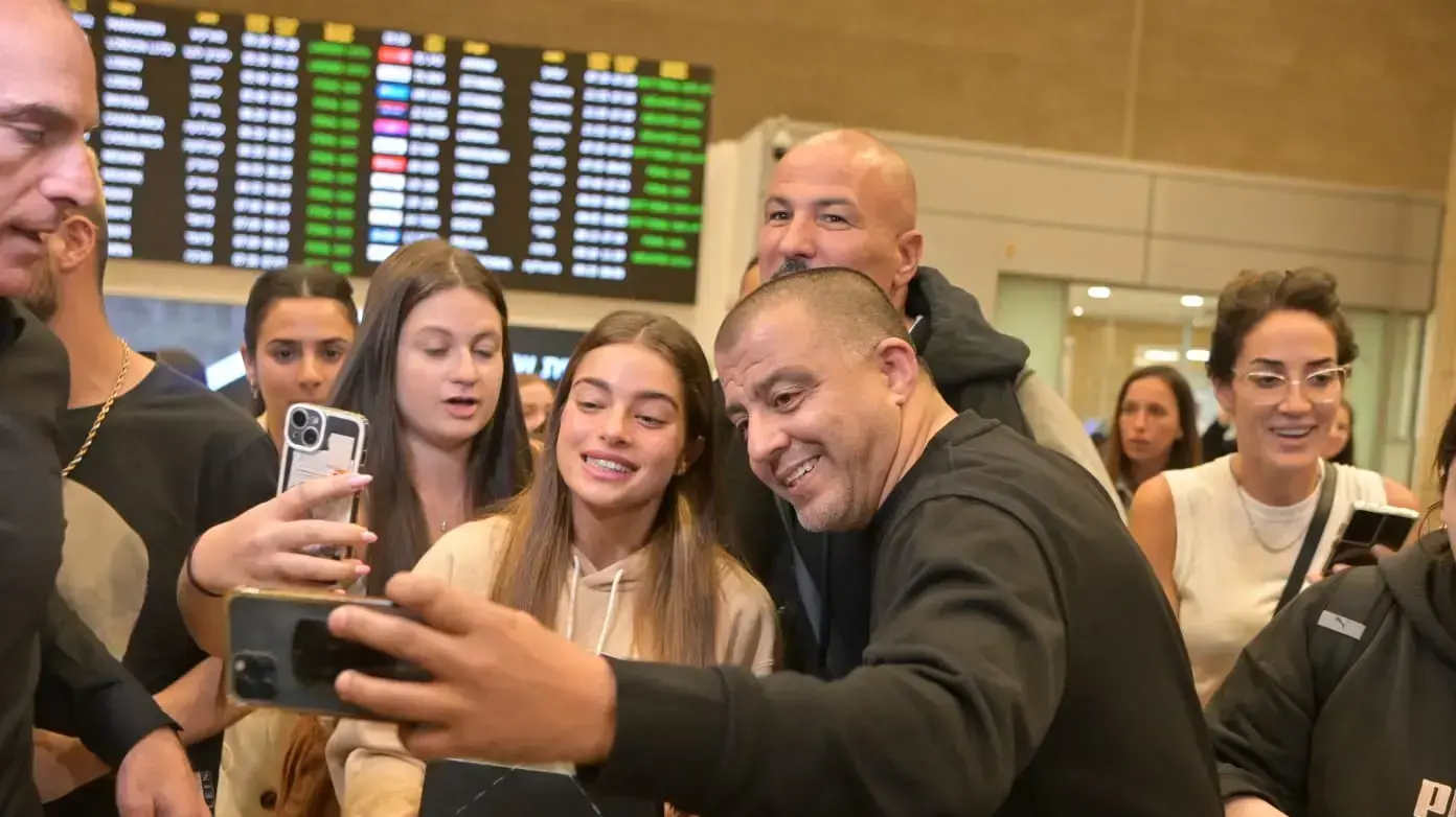נועה קירל נחתה בנתב"ג. 15 במאי 2023 נועה קירל נחתה בנתב"ג. 15 במאי 2023