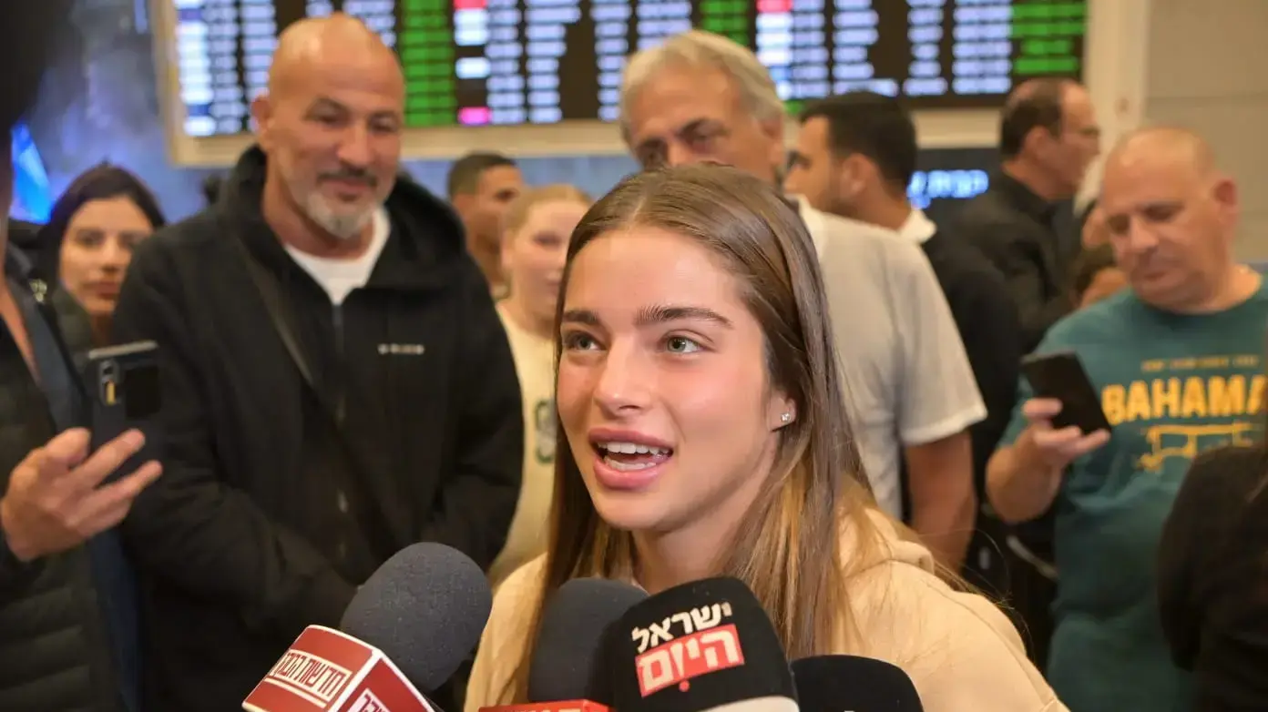 נועה קירל נחתה בשדה התעופה בן גוריון אחרי האירוויזיון נועה קירל נחתה בשדה התעופה בן גוריון אחרי האירוויזיון