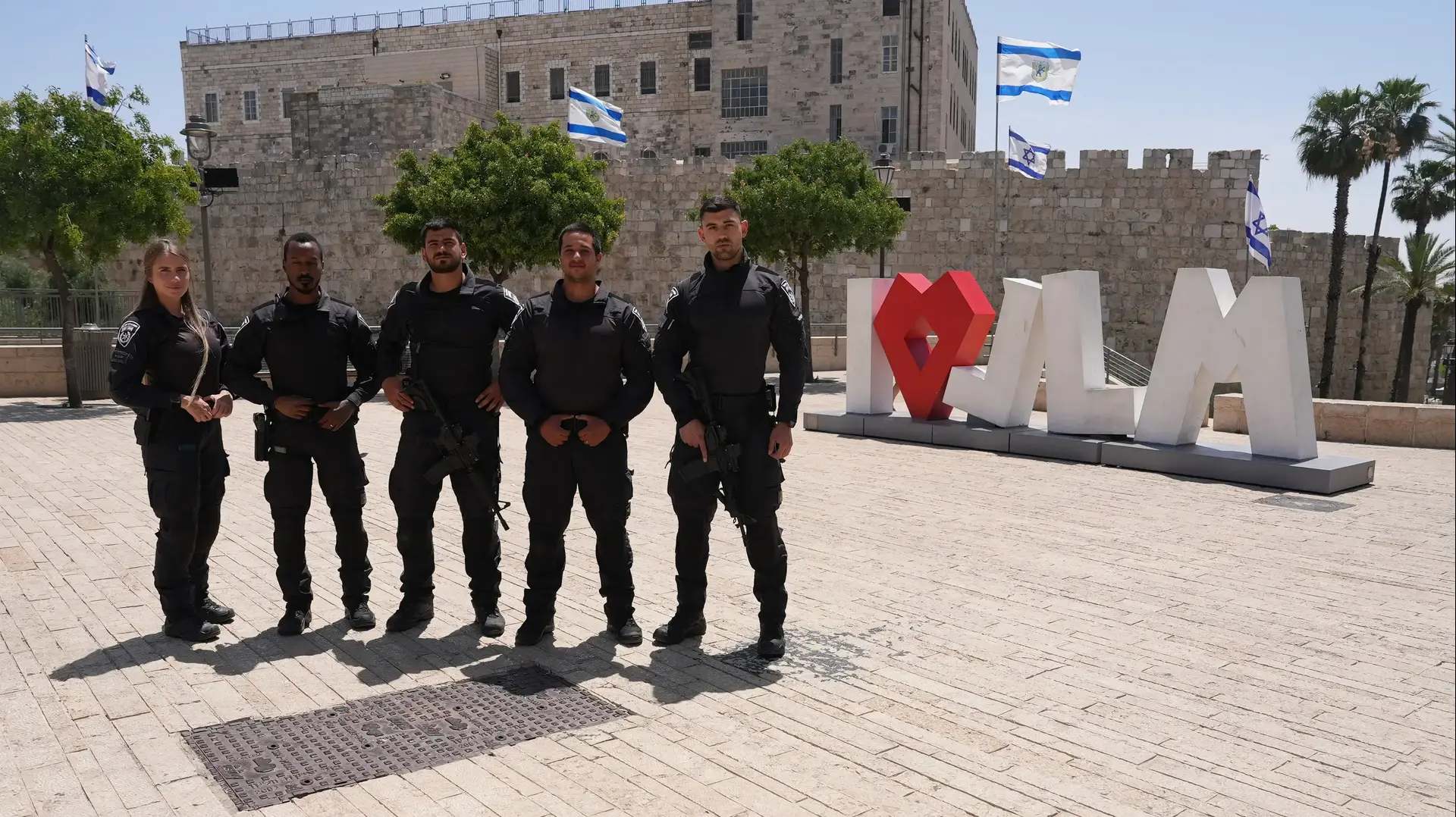 רס"מ לולה חלפון ,רס"ר אביאל אברלה,רס"מ סנאד שאהין , רס"מ סמיט סמואל ,רס"ר יאן קורצ׳מר, שוטרי יס"מ ירושלים, יקחו חלק באבטחת העיר ביום ירושלים רס"מ לולה חלפון ,רס"ר אביאל אברלה,רס"מ סנאד שאהין , רס"מ סמיט סמואל ,רס"ר יאן קורצ׳מר, שוטרי יס"מ ירושלים, יקחו חלק באבטחת העיר ביום ירושלים