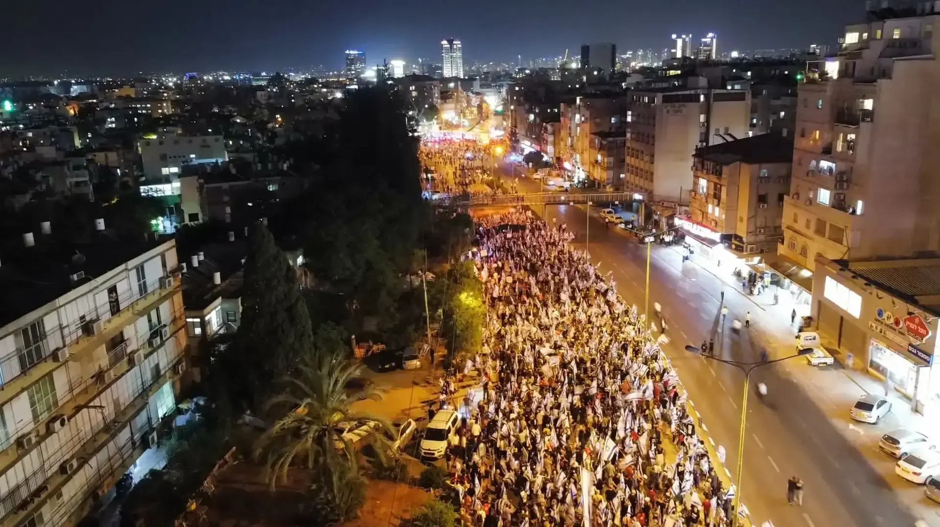 צעדת מחאה נגד העברת כספי מדינה לחברה החרדית, מקניון איילון לבני ברק. 17 במאי 2023 צעדת מחאה נגד העברת כספי מדינה לחברה החרדית, מקניון איילון לבני ברק. 17 במאי 2023