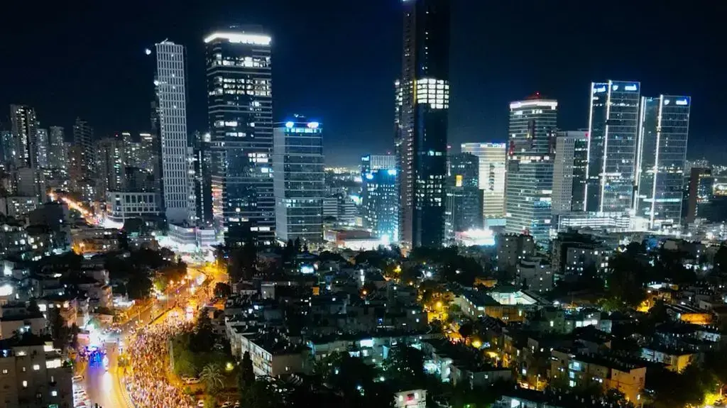 צעדת מחאה נגד העברת כספי מדינה לחברה החרדית, מקניון איילון לבני ברק. 17 במאי 2023 צעדת מחאה נגד העברת כספי מדינה לחברה החרדית, מקניון איילון לבני ברק. 17 במאי 2023