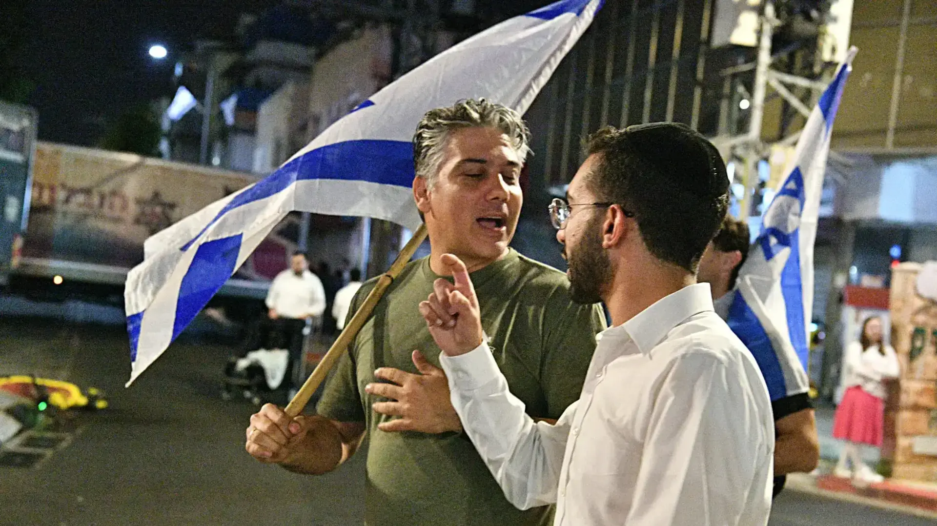 צעדת מחאה נגד העברת כספי מדינה לחברה החרדית, מקניון איילון לבני ברק. 17 במאי 2023 צעדת מחאה נגד העברת כספי מדינה לחברה החרדית, מקניון איילון לבני ברק. 17 במאי 2023