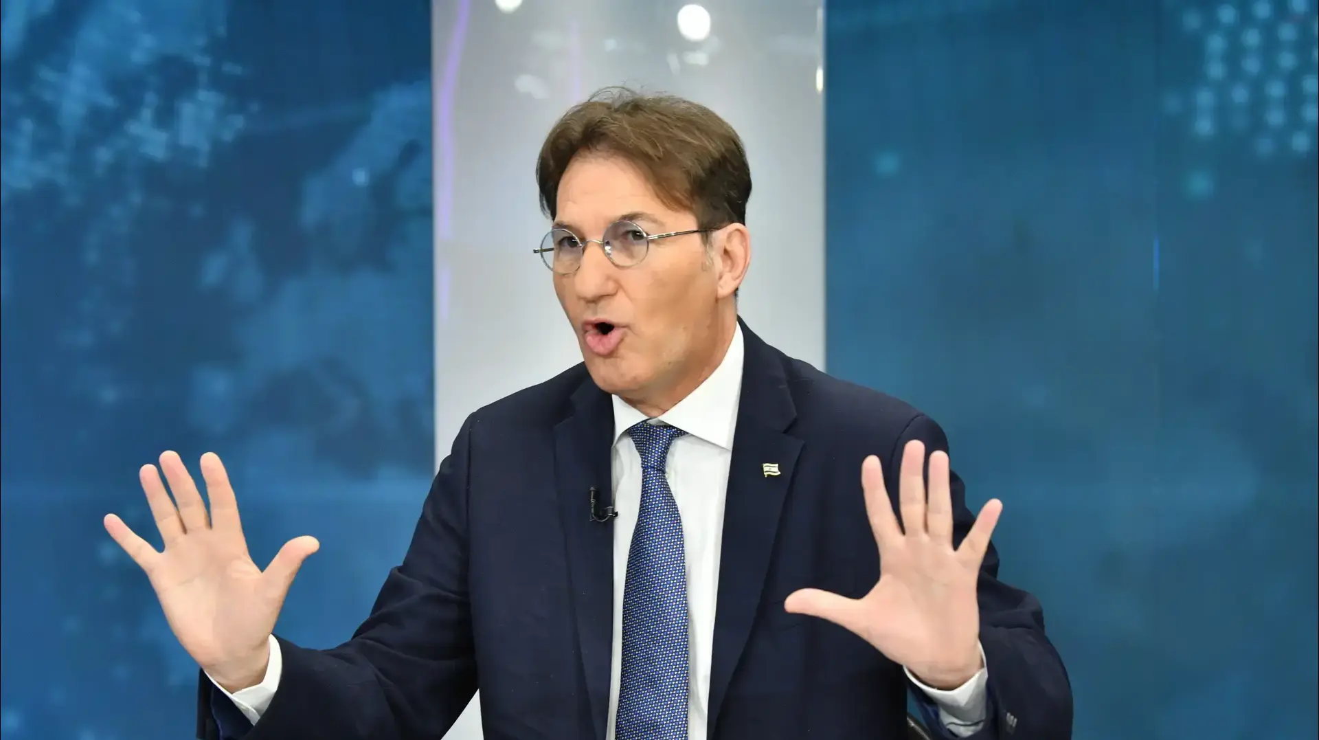 ח"כ בועז ביסמוט ממפלגת הליכוד בראיון באולפן וואלה! 18 במאי 2023 ח"כ בועז ביסמוט ממפלגת הליכוד בראיון באולפן וואלה! 18 במאי 2023