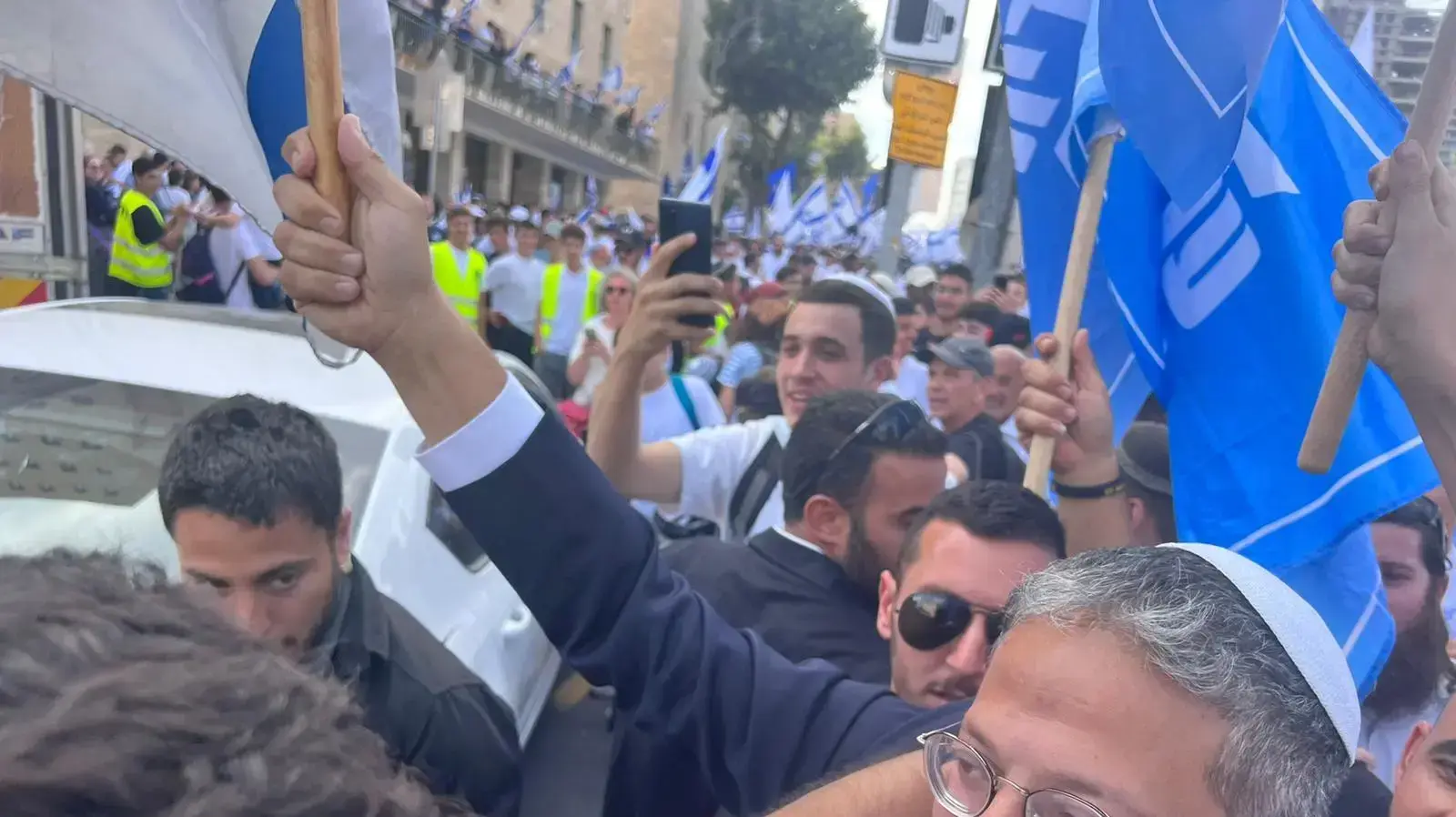 איתמר בן גביר בצעדת ירושלים , שער שכם יום ירושלים. 18 במאי 2023 איתמר בן גביר בצעדת ירושלים , שער שכם יום ירושלים. 18 במאי 2023