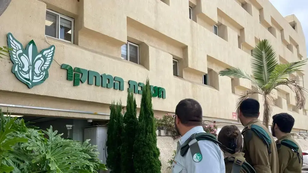 רס״ן א׳ - רמ״ד התעצמות, סגן י׳ - רח״ל גא״פ
סגן ע׳ - רח״ל פיענוח- חטיבת המחקר- מדור התעצמות בזירה הפלסטינית רס״ן א׳ - רמ״ד התעצמות, סגן י׳ - רח״ל גא״פ
סגן ע׳ - רח״ל פיענוח- חטיבת המחקר- מדור התעצמות בזירה הפלסטינית