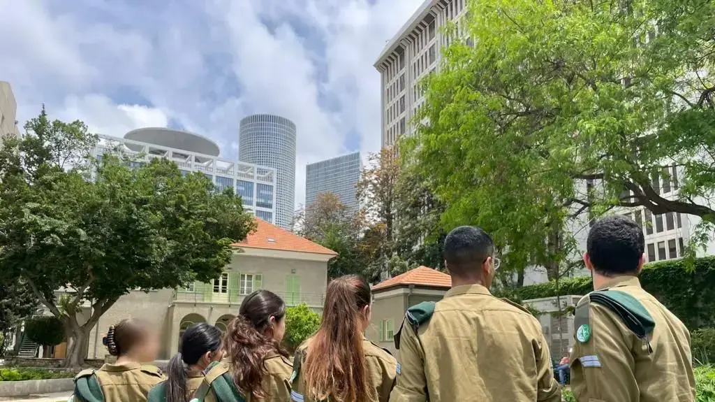 חיילי מדור התעצמות בזירה פלסטינית, הקריה, תל אביב
חיילי מדור התעצמות בזירה פלסטינית, הקריה, תל אביב