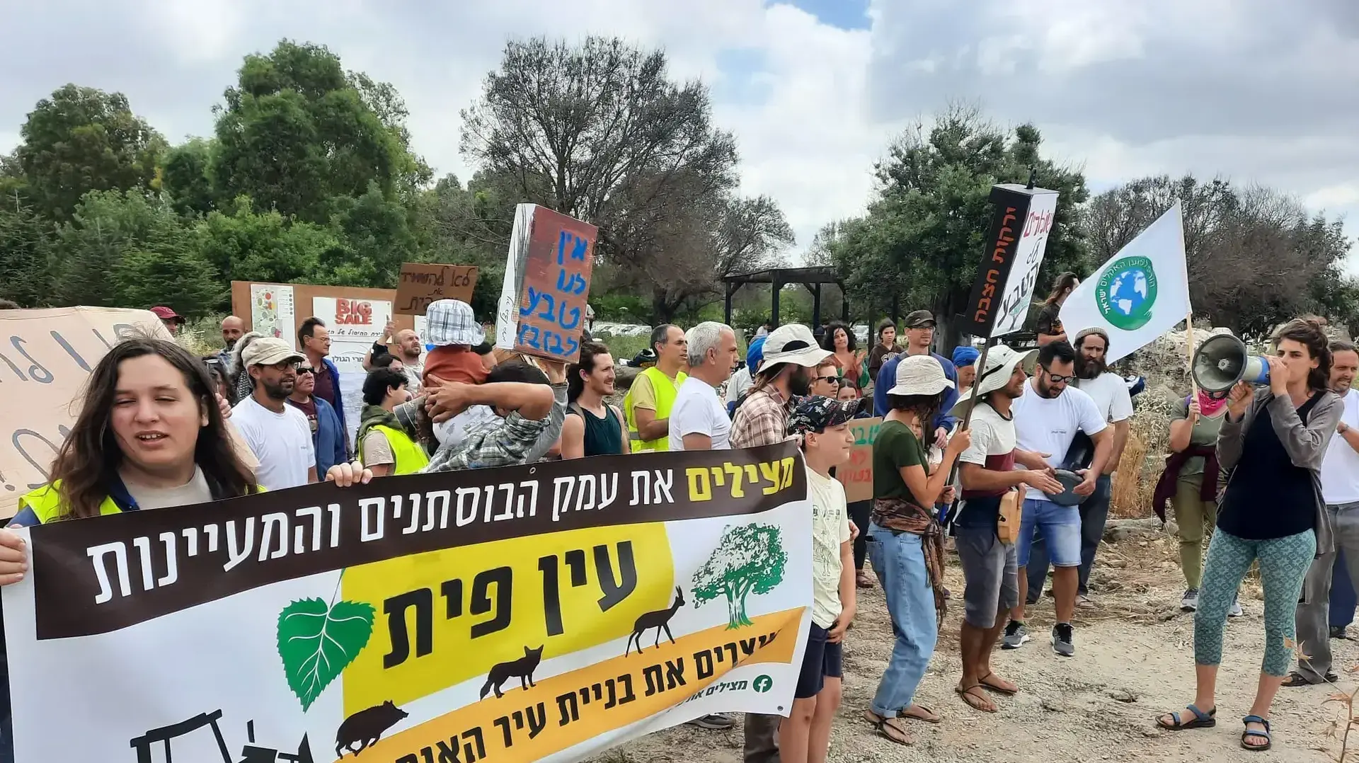 עשרות מפגינים נגד תכנון צה"ל להרוס את אתר המורשת ההיסטורי בגולן עשרות מפגינים נגד תכנון צה"ל להרוס את אתר המורשת ההיסטורי בגולן