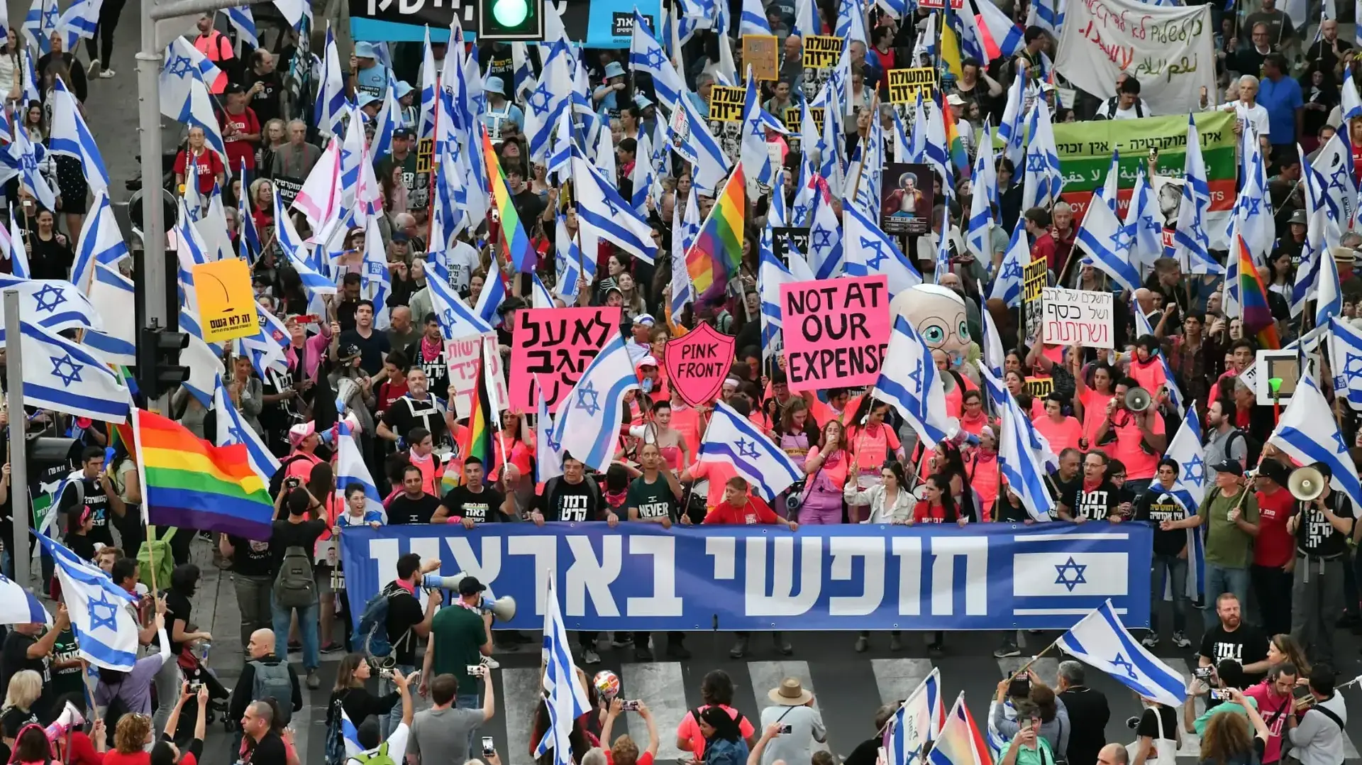 צעדה במסגרת הפגנה נגד המהפכה המשפטית, דיזנגוף ת"א, 20 במאי 2023 צעדה במסגרת הפגנה נגד המהפכה המשפטית, דיזנגוף ת"א, 20 במאי 2023