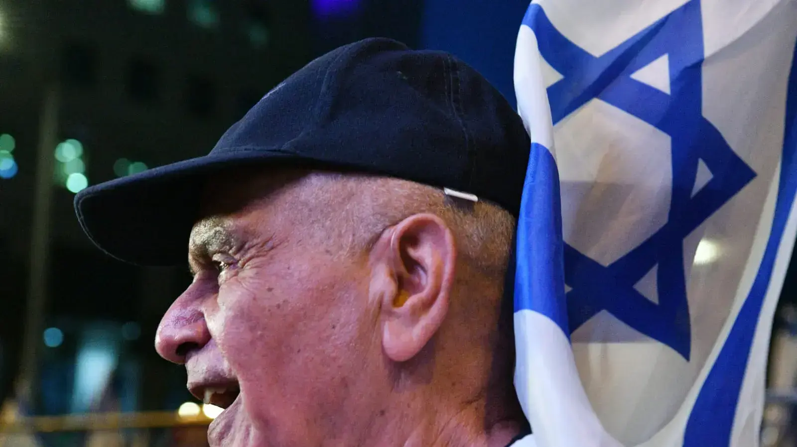 דן חלוץ,הפגנה נגד המהפכה המשפטית, קפלן ת"א, 20 במאי 2023 דן חלוץ,הפגנה נגד המהפכה המשפטית, קפלן ת"א, 20 במאי 2023