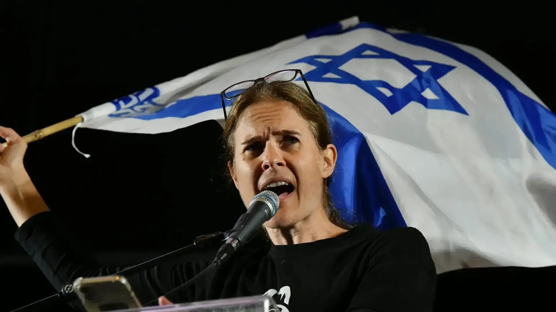 שקמה ברסלר,הפגנה נגד המהפכה המשפטית, קפלן ת"א, 20 במאי 2023 שקמה ברסלר,הפגנה נגד המהפכה המשפטית, קפלן ת"א, 20 במאי 2023