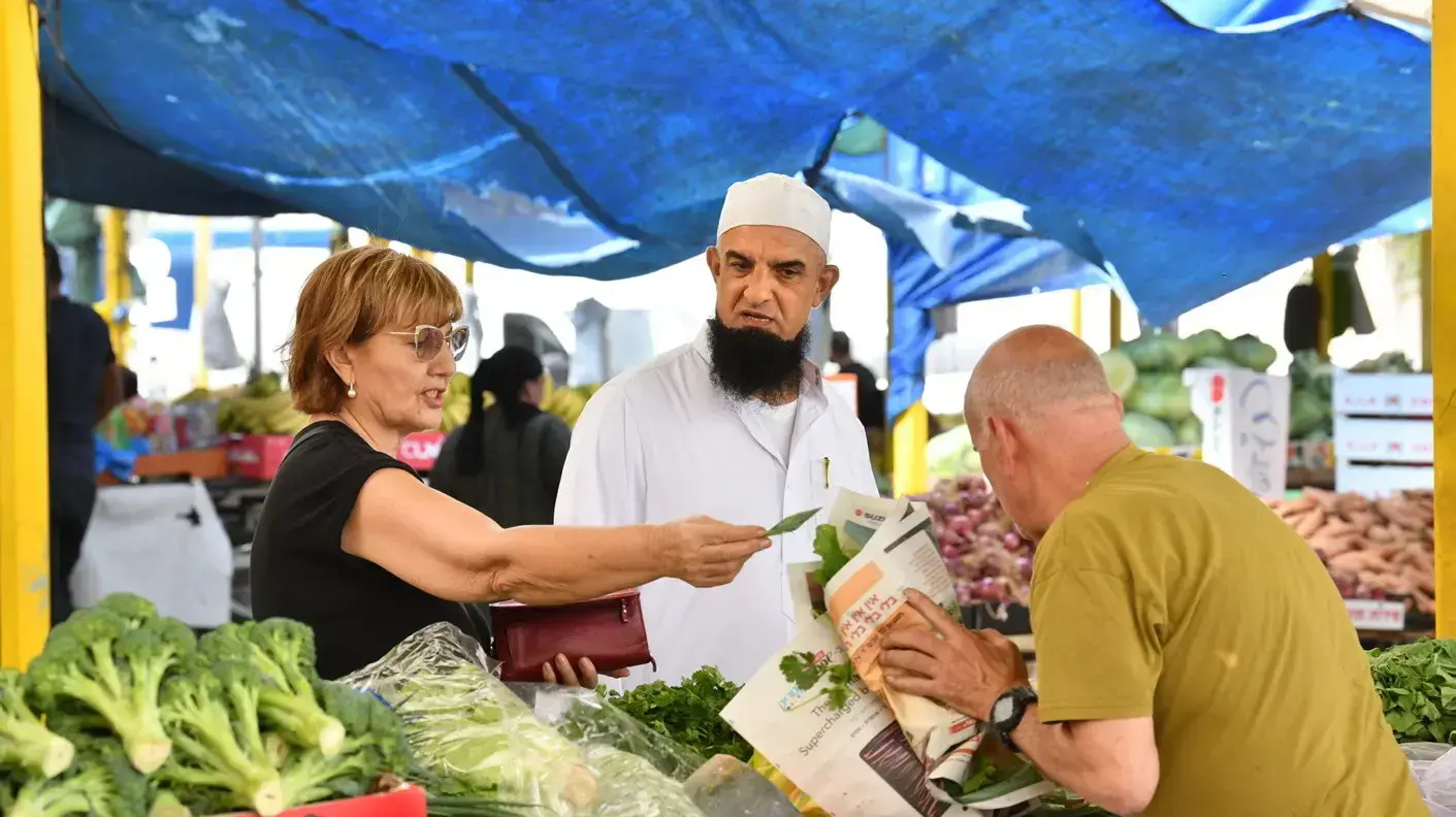 קונים בשוק לוד, 22 במאי 2023