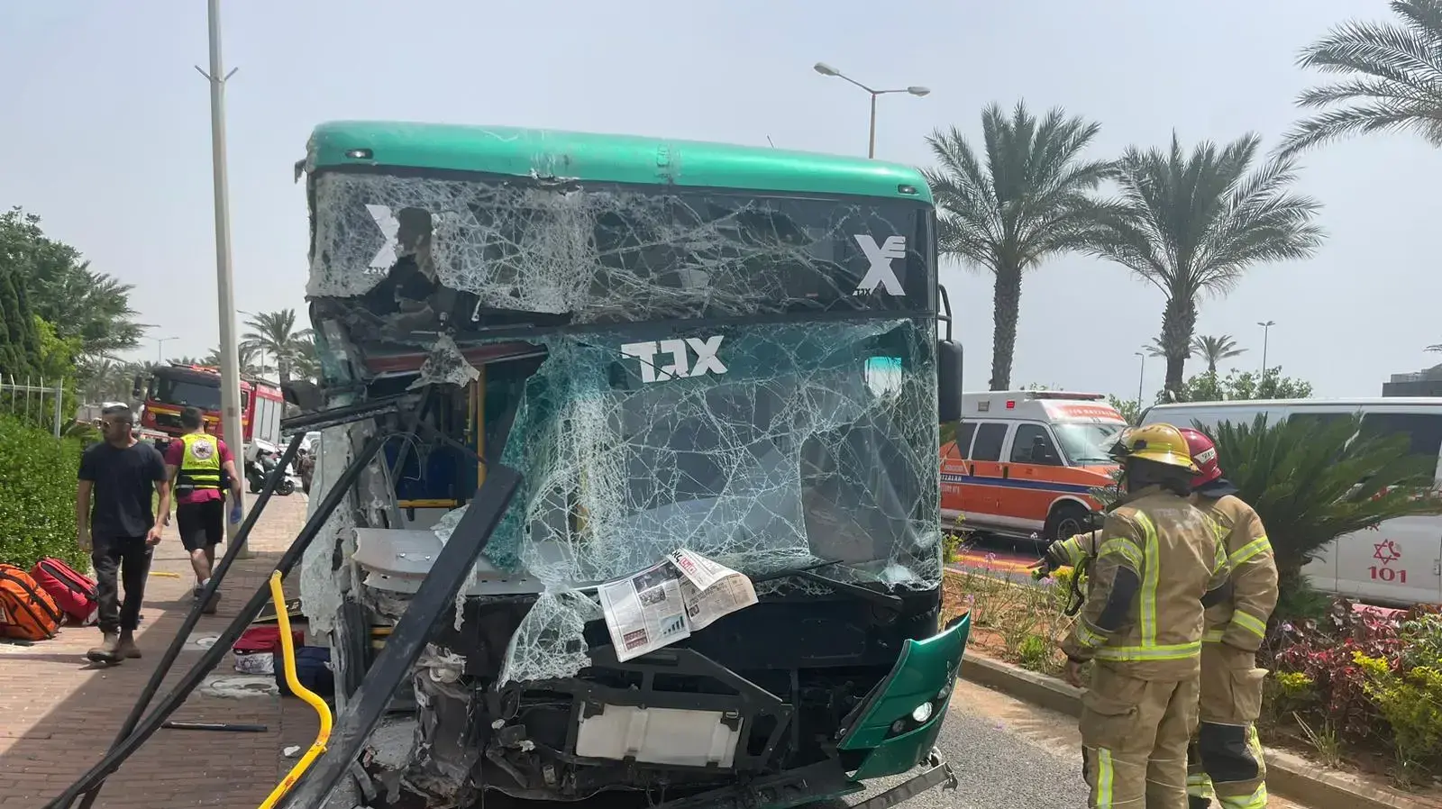 תאונת דרכים עם מספר נפגעים סמוך לצומת מסעדת מקסים, דרך ההגנה, חיפה. 22 במאי 2023 תאונת דרכים עם מספר נפגעים סמוך לצומת מסעדת מקסים, דרך ההגנה, חיפה. 22 במאי 2023