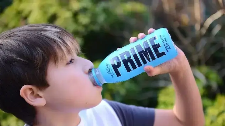לוגאן פול בפרסומת למשקה PRIME
