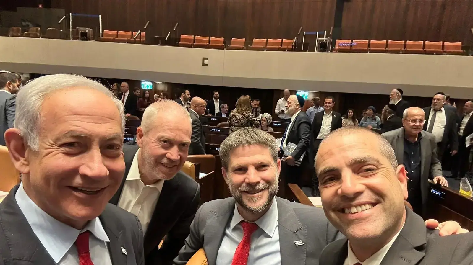 שרי הממשלה בתום אישור תקציב המדינה במליאה. 24 במאי 2023 שרי הממשלה בתום אישור תקציב המדינה במליאה. 24 במאי 2023