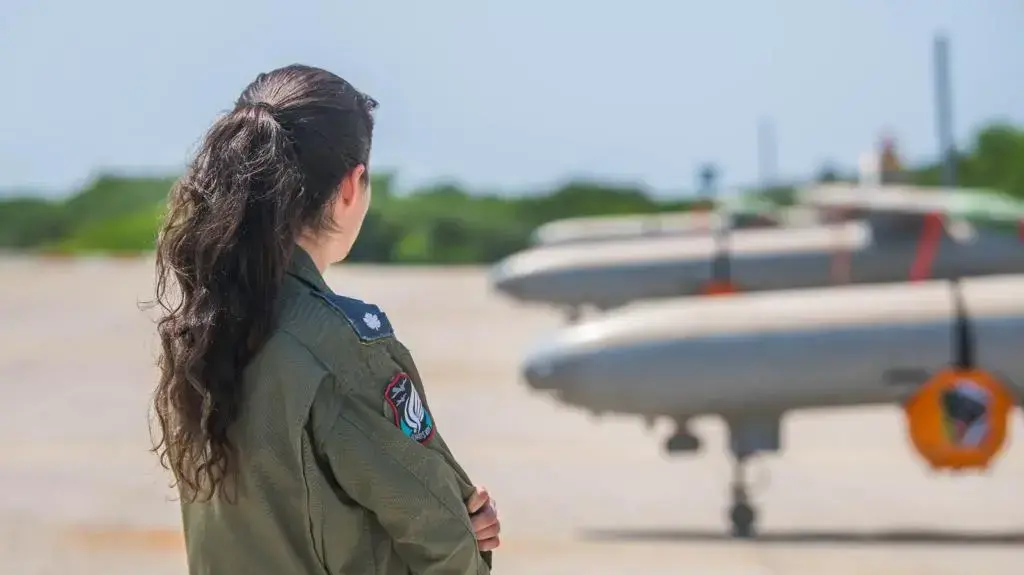 מ'. מפעילת כלי טיס לא מאויש מ'. מפעילת כלי טיס לא מאויש