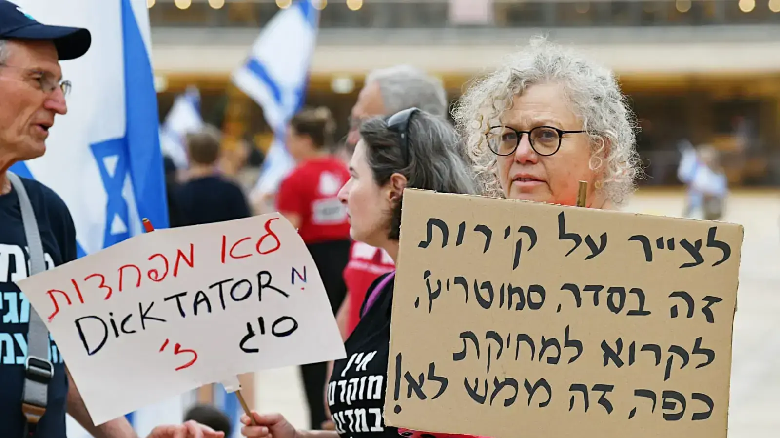 הפגנה נגד המהפכה המשפטית, הבימה, תל אביב. 27 במאי 2023 הפגנה נגד המהפכה המשפטית, הבימה, תל אביב. 27 במאי 2023