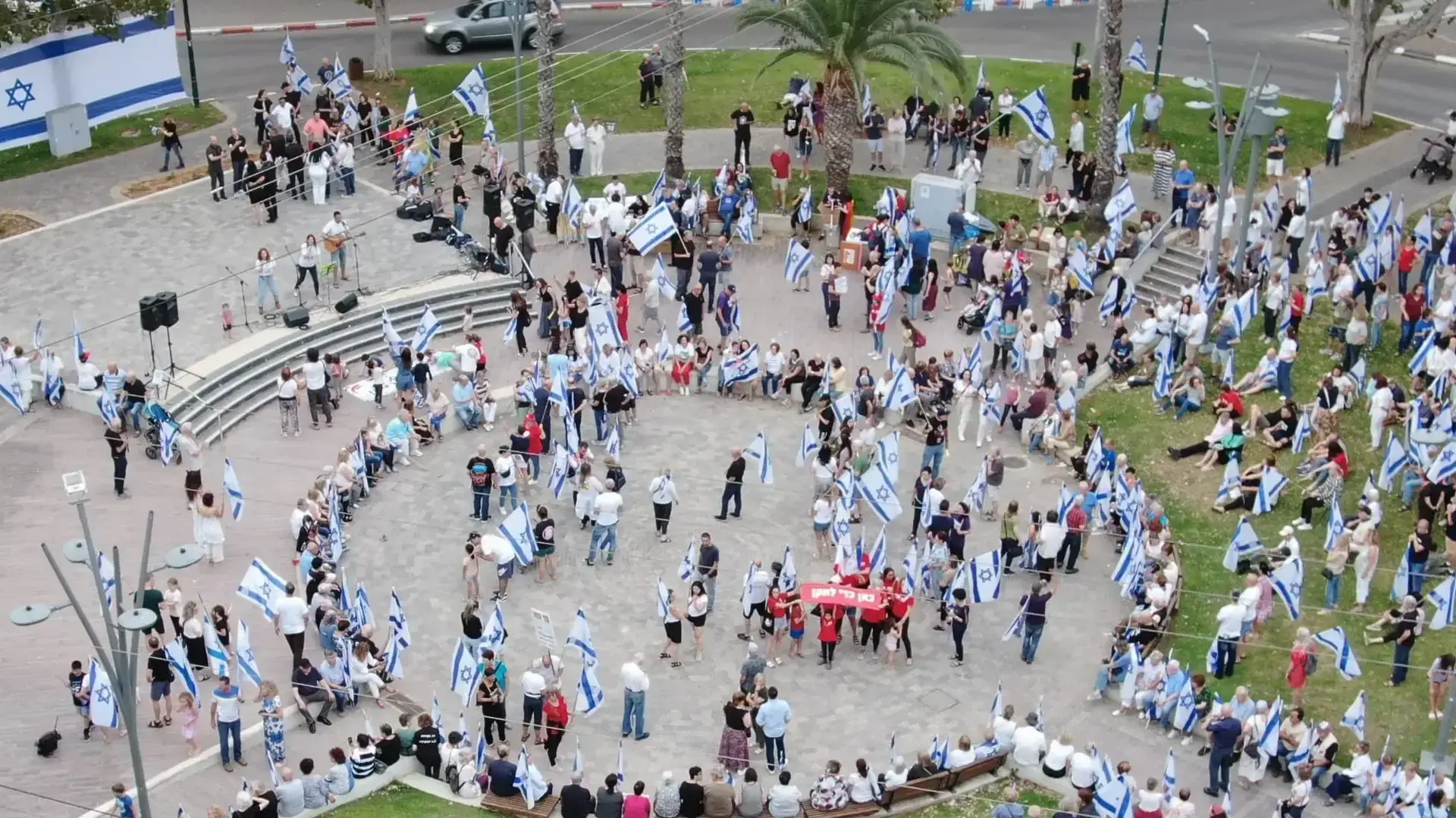 הפגנה נגד המהפכה המשפטית, רמת השרון. 27 במאי 2023 הפגנה נגד המהפכה המשפטית, רמת השרון. 27 במאי 2023