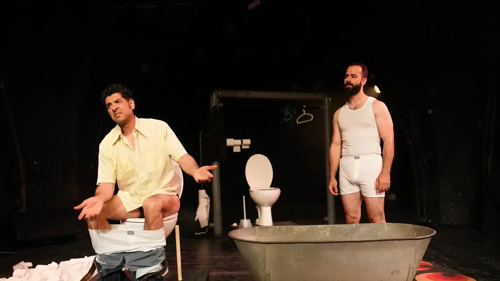 "מלכת אמבטיה" מאת חנוך לוין, תיאטרון יפו "מלכת אמבטיה" מאת חנוך לוין, תיאטרון יפו