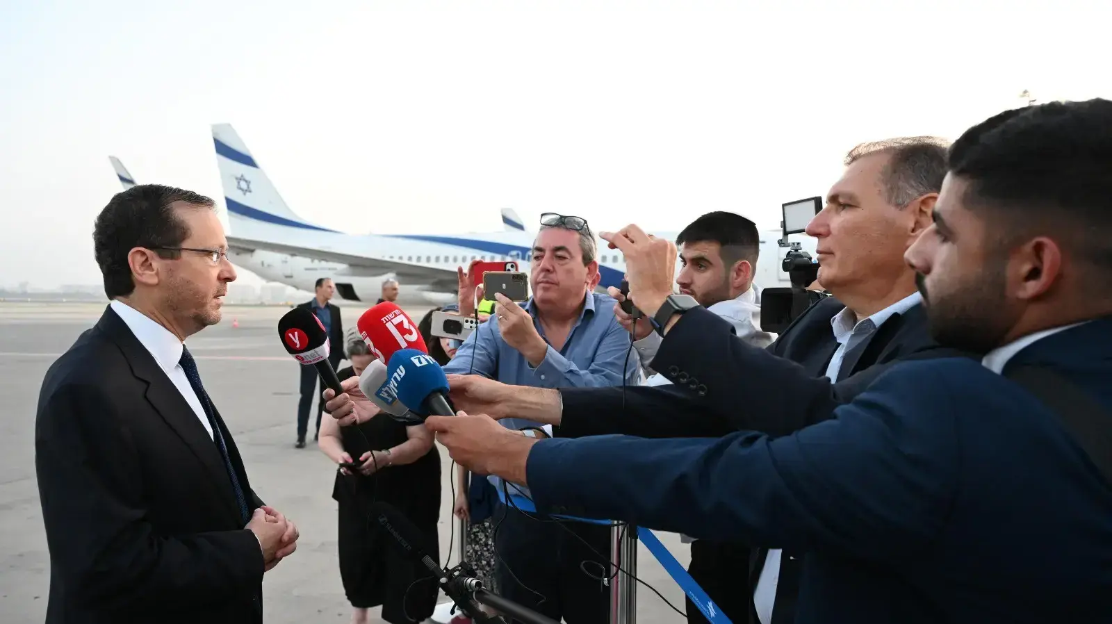 נשיא המדינה יצחק הרצוג ממריא לביקור רשמי באזרבייג'ן
30 במאי 2023 נשיא המדינה יצחק הרצוג ממריא לביקור רשמי באזרבייג'ן
30 במאי 2023