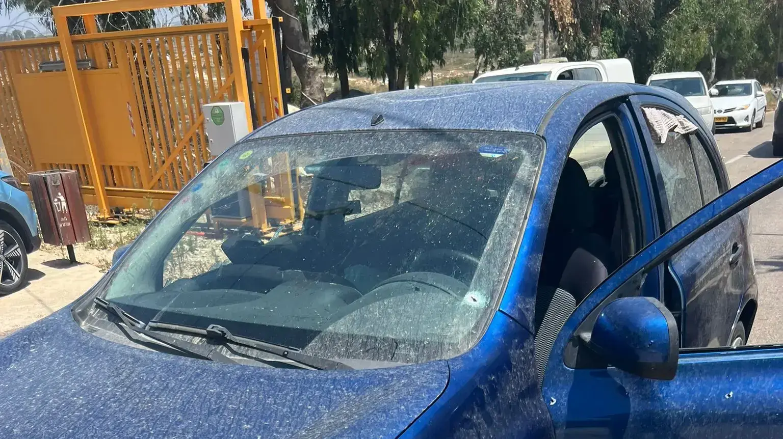 פצוע קשה בפיגוע ירי בכניסה להתנחלות חרמש שבשומרון. 30 במאי 2023 פצוע קשה בפיגוע ירי בכניסה להתנחלות חרמש שבשומרון. 30 במאי 2023