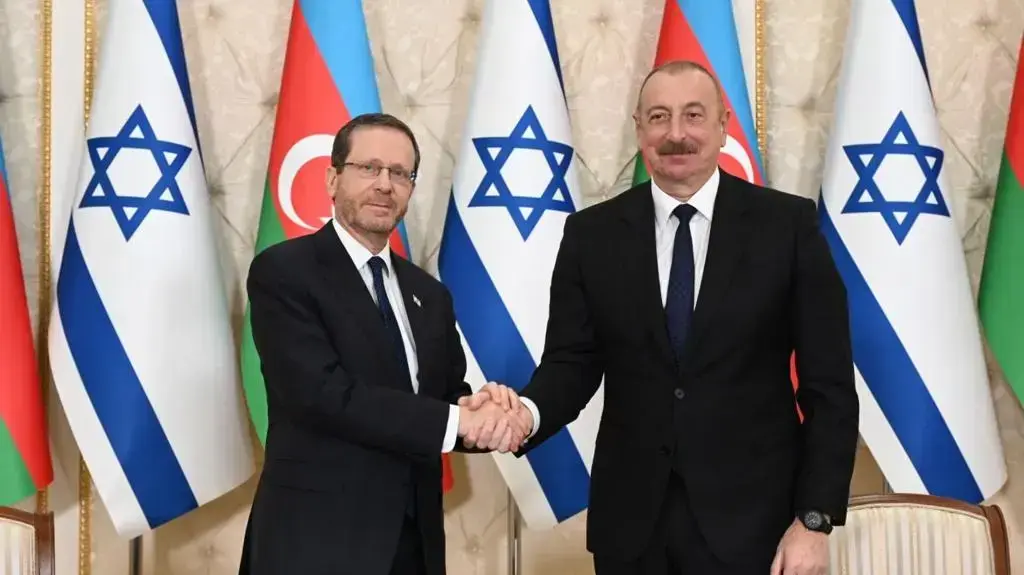 קבלת הפנים של נשיא המדינה, יצחק הרצוג, בארמון הנשיאות באזרבייג׳ן. 30 במאי 2023