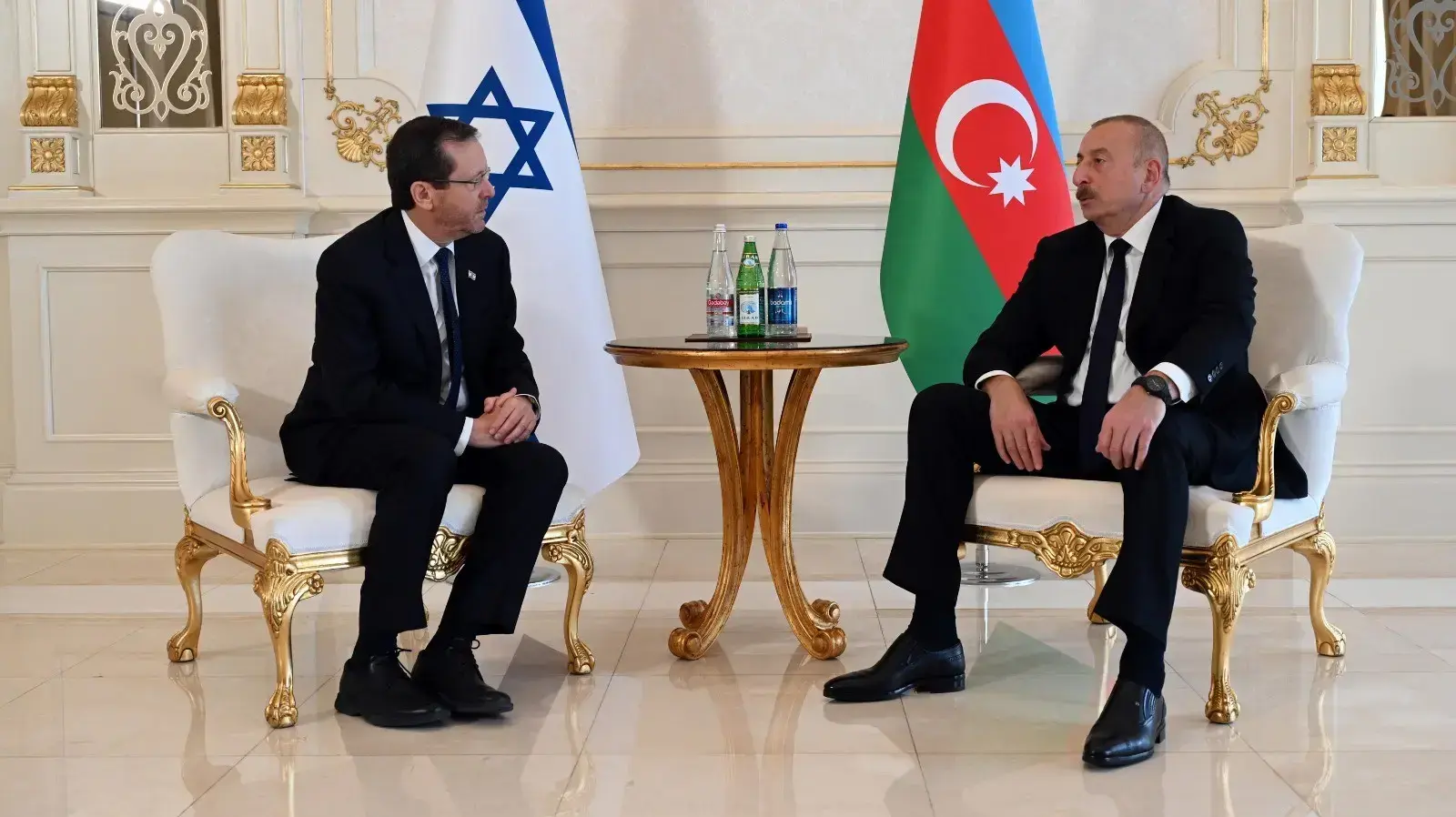קבלת הפנים של נשיא המדינה, יצחק הרצוג, בארמון הנשיאות באזרבייג׳ן. 30 במאי 2023 קבלת הפנים של נשיא המדינה, יצחק הרצוג, בארמון הנשיאות באזרבייג׳ן. 30 במאי 2023