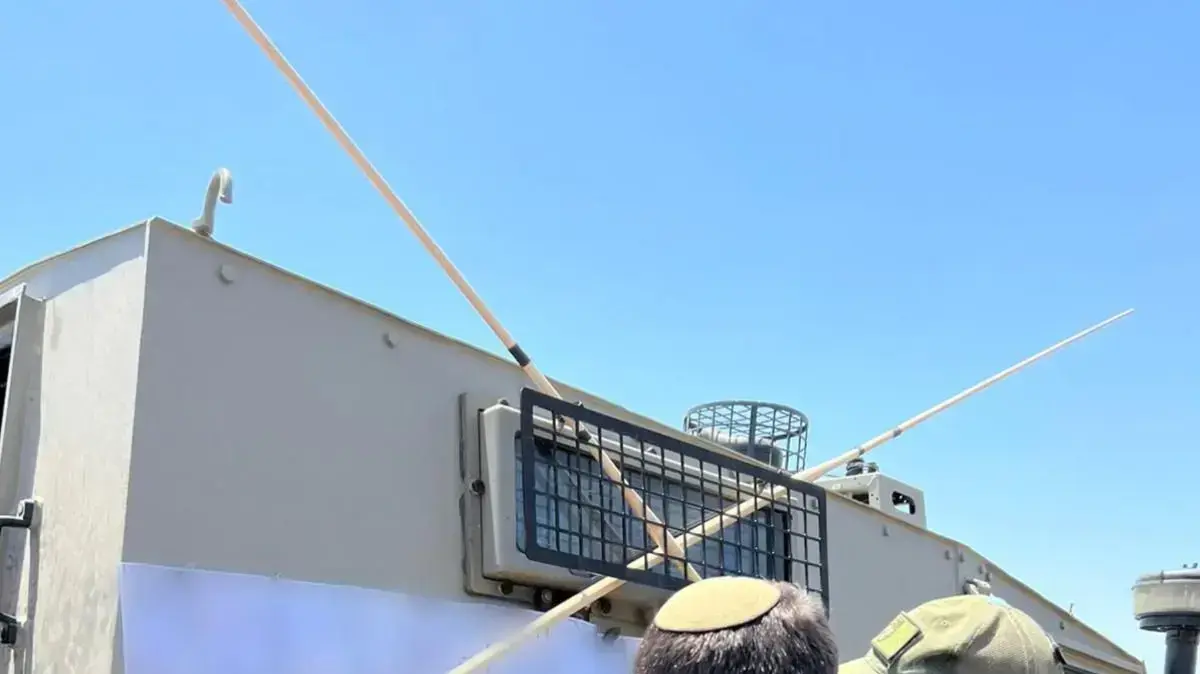 מחט מנשה ומאוג איוש בהערכת מצב בשטח הפיגוע ליד חרמש מחט מנשה ומאוג איוש בהערכת מצב בשטח הפיגוע ליד חרמש