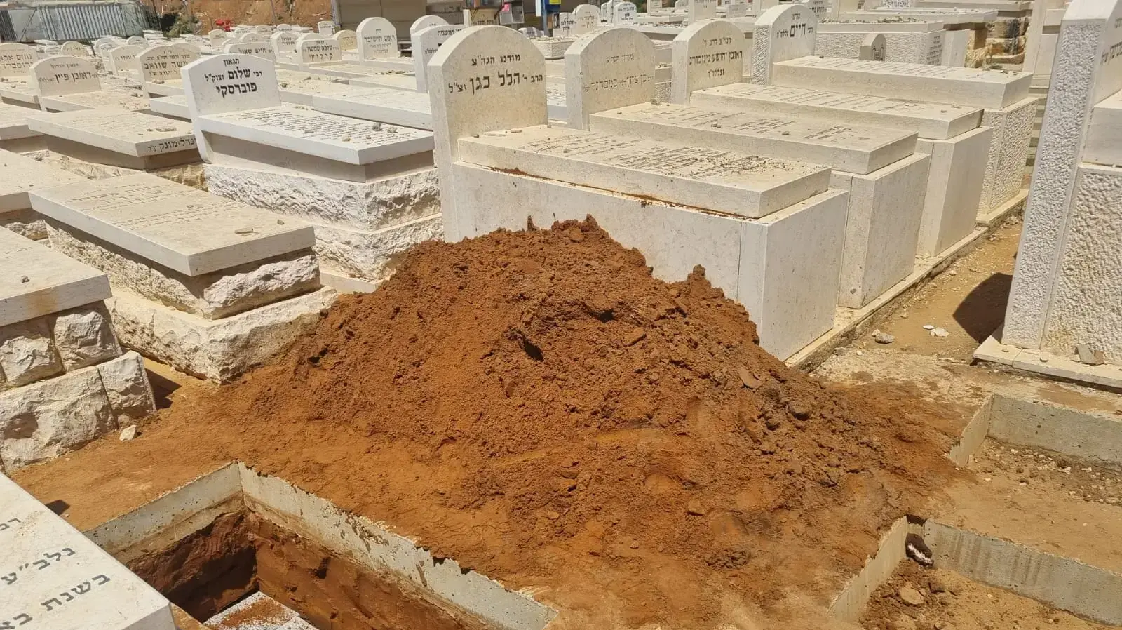 מאות אלפים צפויים ללוות למנוחות את הרב אדלשטיין בבני ברק 30 במאי 2023 מאות אלפים צפויים ללוות למנוחות את הרב אדלשטיין בבני ברק 30 במאי 2023