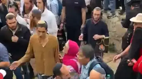 מהומות בהפגנה נגד המיסיון, סמוך לכותל, ירושלים. מהומות בהפגנה נגד המיסיון, סמוך לכותל, ירושלים.