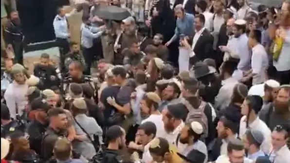 מהומות בהפגנה נגד המיסיון, סמוך לכותל, ירושלים. מהומות בהפגנה נגד המיסיון, סמוך לכותל, ירושלים.