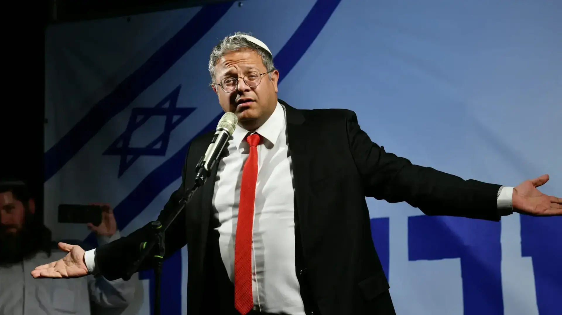 איתמר בן גביר, הפגנת הימין בעד המהפכה המשפטית, רחבת מוזיאון ת"א,ת"א 1 ביוני 2023 איתמר בן גביר, הפגנת הימין בעד המהפכה המשפטית, רחבת מוזיאון ת"א,ת"א 1 ביוני 2023