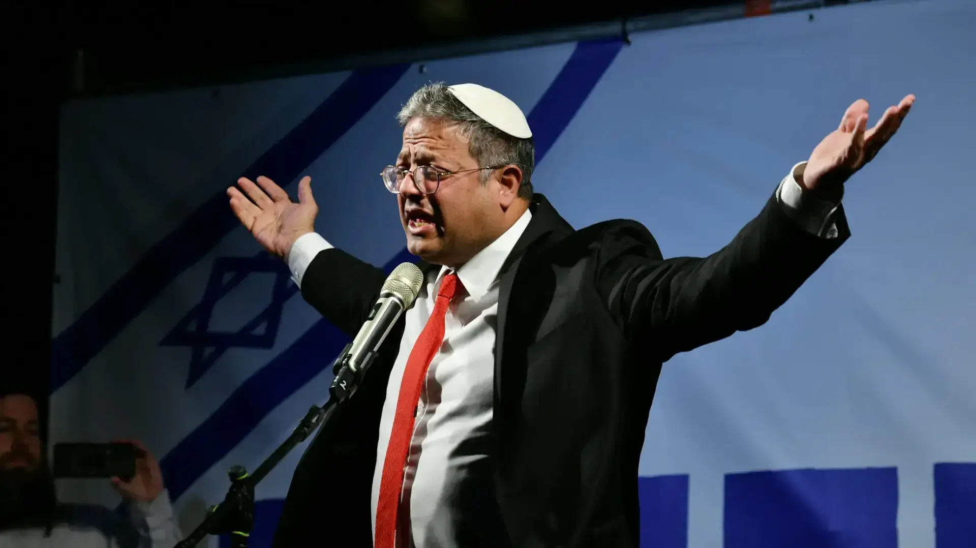איתמר בן גביר, הפגנת הימין בעד המהפכה המשפטית, רחבת מוזיאון ת"א,ת"א 1 ביוני 2023 איתמר בן גביר, הפגנת הימין בעד המהפכה המשפטית, רחבת מוזיאון ת"א,ת"א 1 ביוני 2023