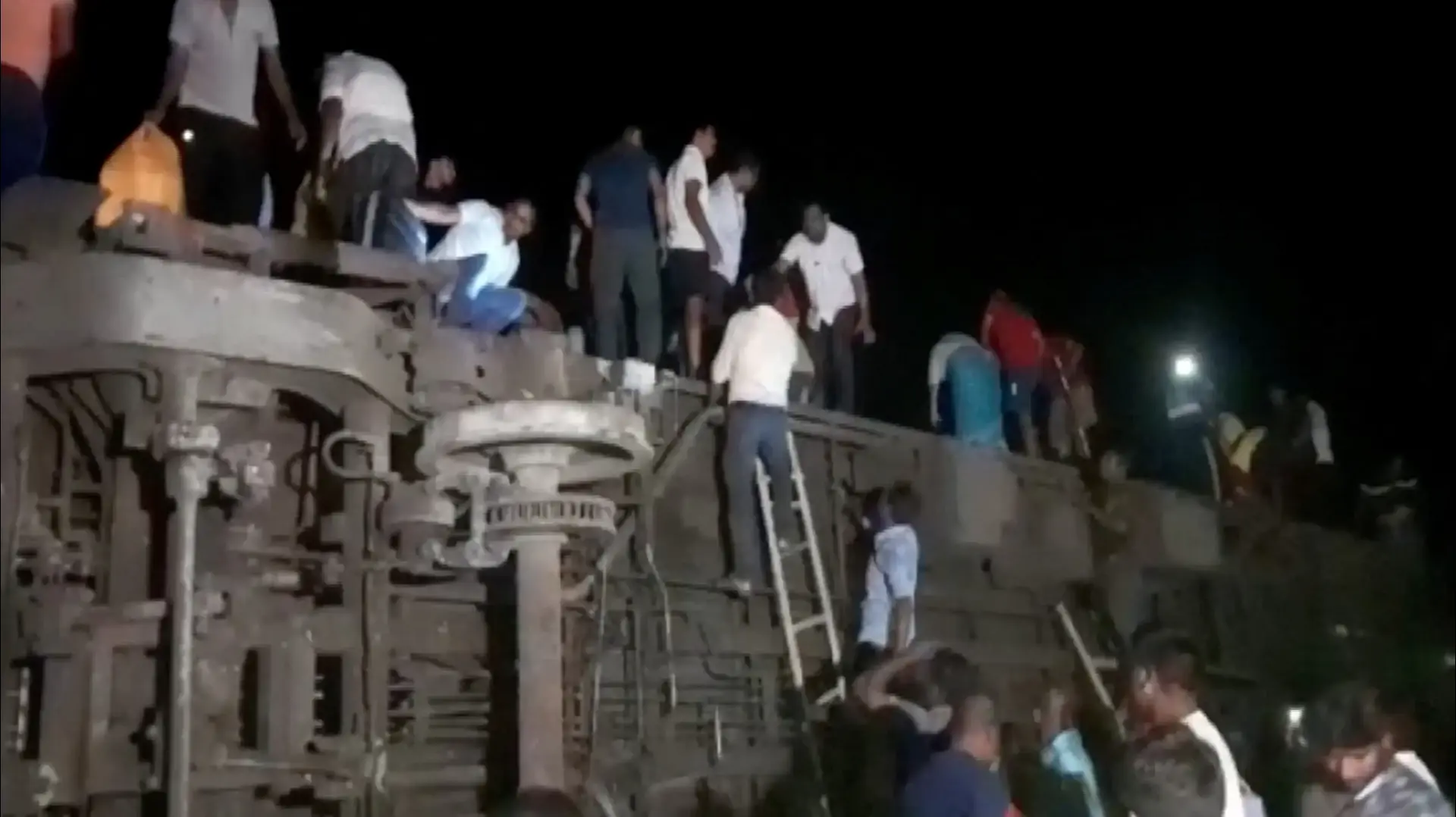 233 הרוגים בתאונה בין שתי רכבות בהודו. 3 ביוני 2023 233 הרוגים בתאונה בין שתי רכבות בהודו. 3 ביוני 2023