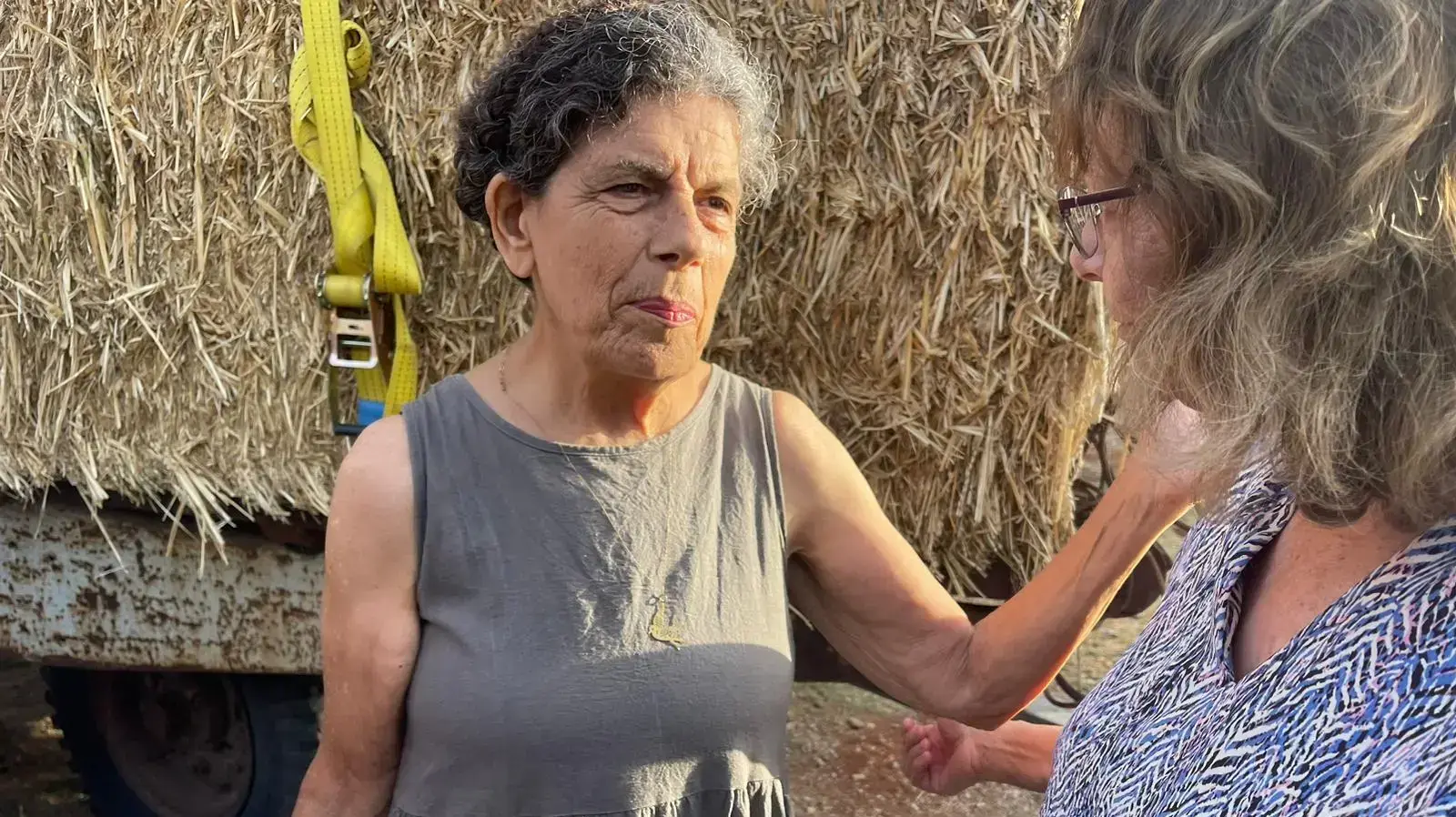 הסופרת מיריק שניר בהפגנה נגד המהפכה המשפטית בכרכור, 3 ביוני 2023 הסופרת מיריק שניר בהפגנה נגד המהפכה המשפטית בכרכור, 3 ביוני 2023