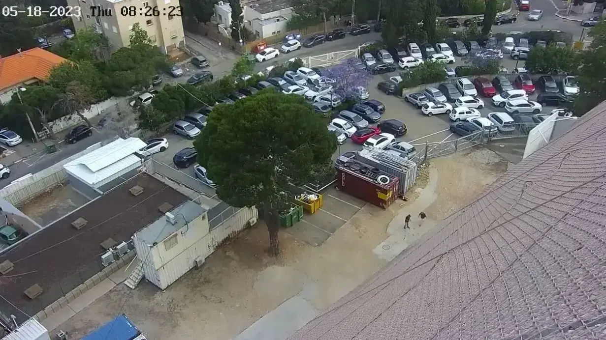 אנשי אבטחה מתעמתים עם חשוד בגניבה בבית חולים כרמל אנשי אבטחה מתעמתים עם חשוד בגניבה בבית חולים כרמל
