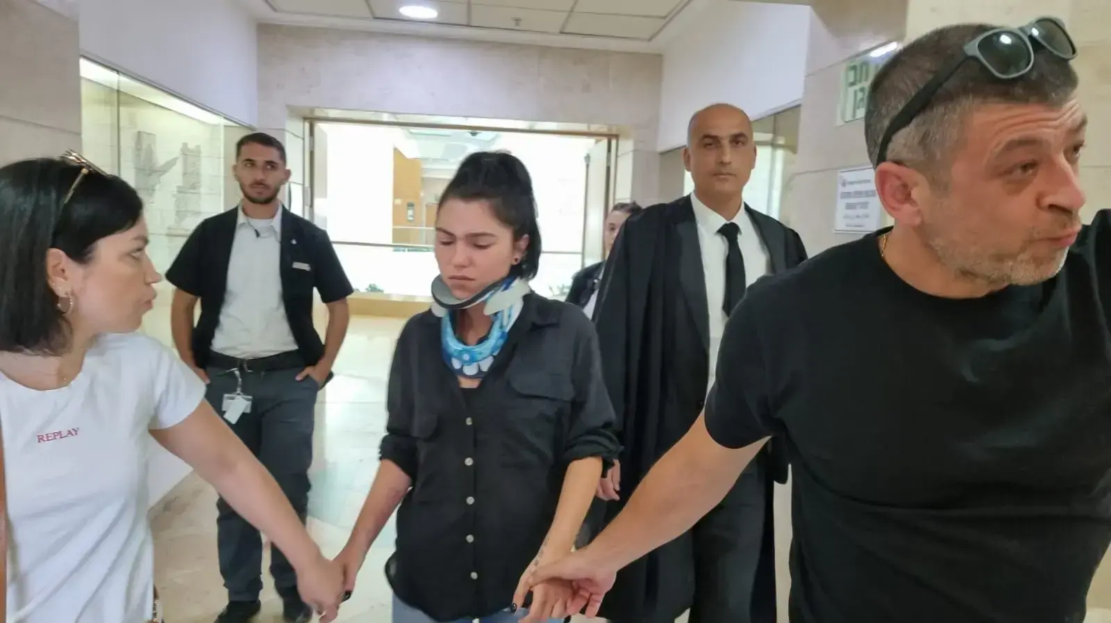 יאנה בלום הצעירה שגרמה לתאונה בנגב בה נהרג התינוק מעין דומנוביץ', בהקראת כתב האישום, בימ"ש מחוזי ב"ש, 5 ביוני 2023 יאנה בלום הצעירה שגרמה לתאונה בנגב בה נהרג התינוק מעין דומנוביץ', בהקראת כתב האישום, בימ"ש מחוזי ב"ש, 5 ביוני 2023