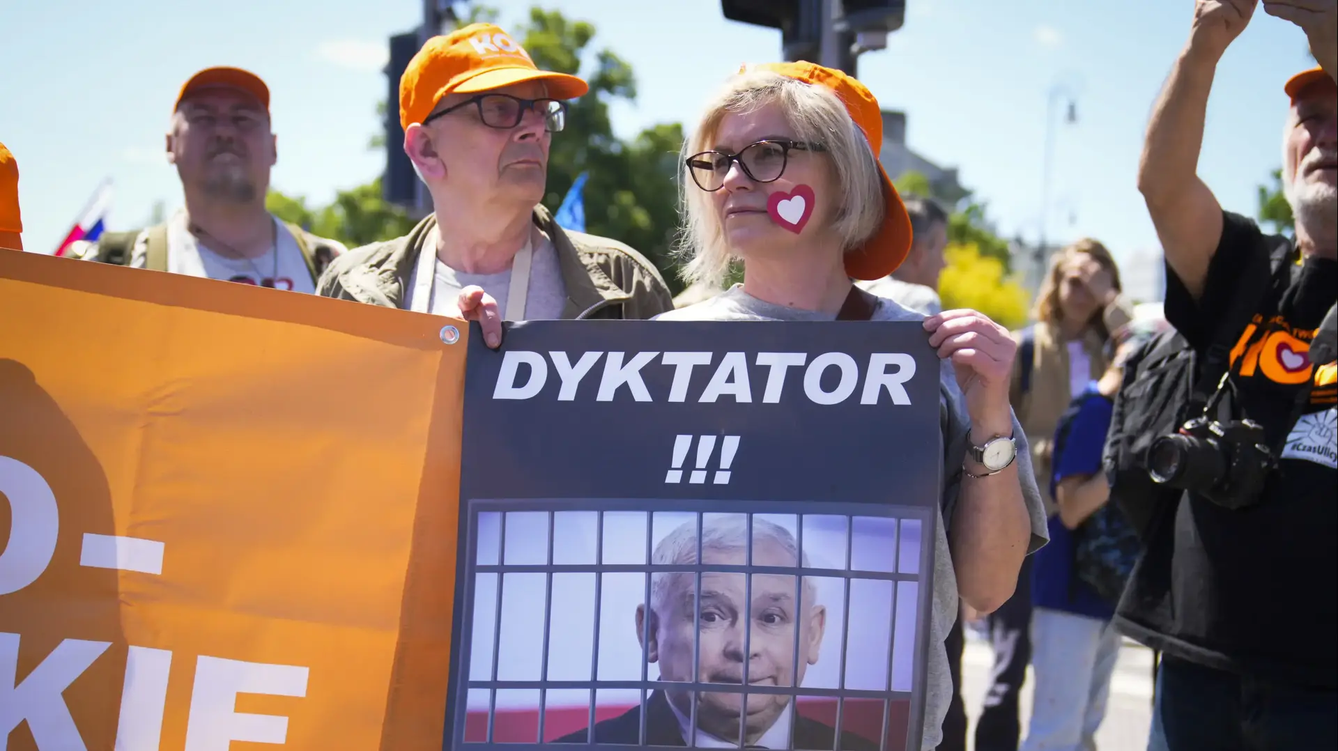People are seen taking part in a march for unity in Warsaw, Poland on 04 June, 2023. Participants from across the country have come to Warsaw on Sunday for the opposition led march in a show of unity against the increasingly authoritarian government. A recent law on ‘Russian influence’ targeting opposition politicians is said to have galvanised opposition support. (Photo by Jaap Arriens/NurPhoto)NO USE FRANCE
People are seen taking part in a march for unity in Warsaw, Poland on 04 June, 2023. Participants from across the country have come to Warsaw on Sunday for the opposition led march in a show of unity against the increasingly authoritarian government. A recent law on ‘Russian influence’ targeting opposition politicians is said to have galvanised opposition support. (Photo by Jaap Arriens/NurPhoto)NO USE FRANCE