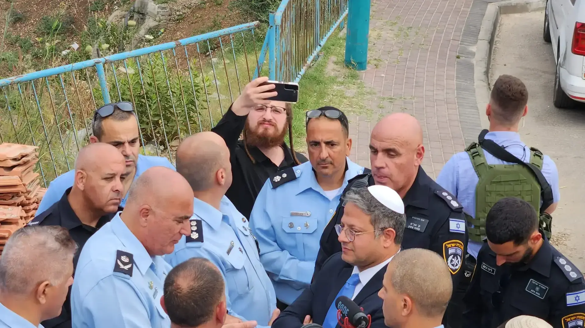 השר לביטחון לאומי, איתמר בן גביר בזירת הירי ביפיע השר לביטחון לאומי, איתמר בן גביר בזירת הירי ביפיע